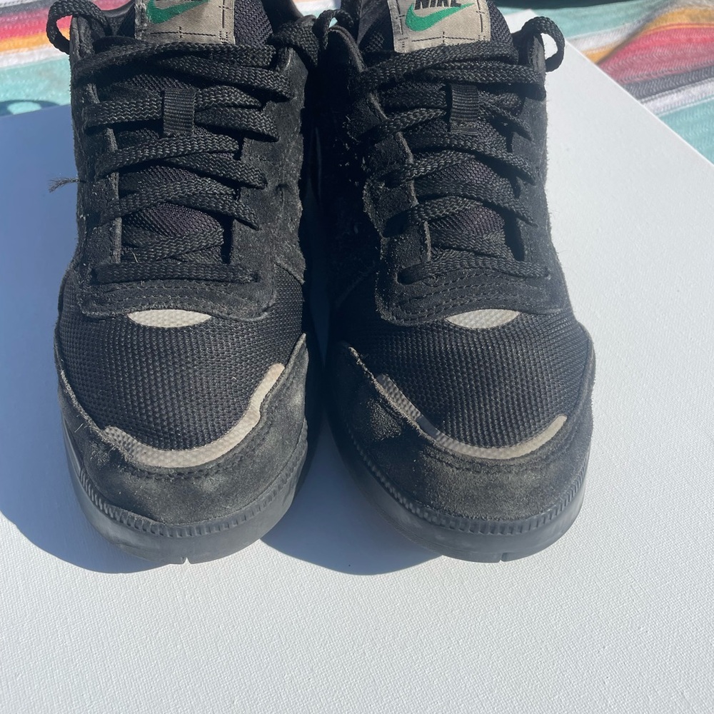 Nike Men's Black and Green Sneakers